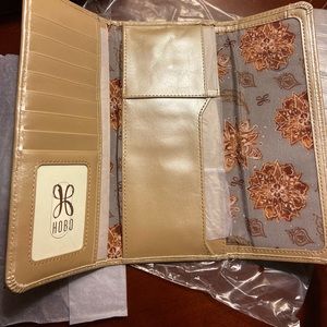 HOBO Sadie Trifold Vintage Blush Leather Magnetic Closure New With Tags